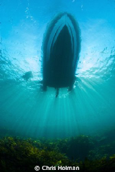 Boat, Sunrays and fish School
A nice day off Perth, look... by Chris Holman 